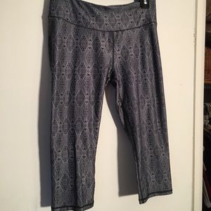Tilly’s Full Tilt Diamond Design Capri Yoga Pants